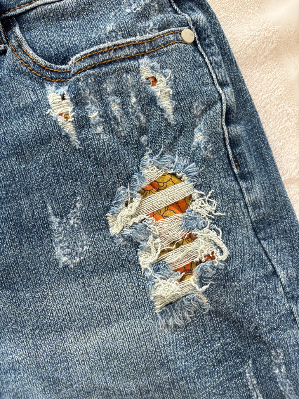 Hi-Waisted Printed Pocket Shorts